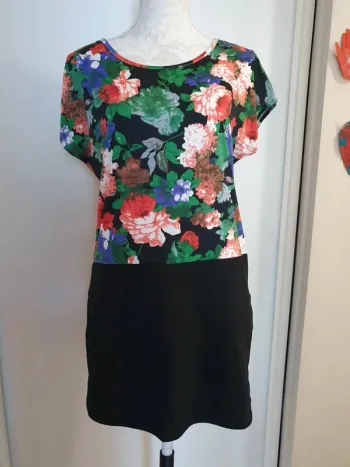 Robe noire vert rose bleu toi du monde taille L 40