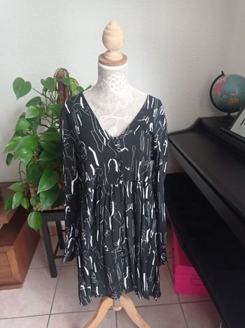 Robe manches longues coupe droite fluide 