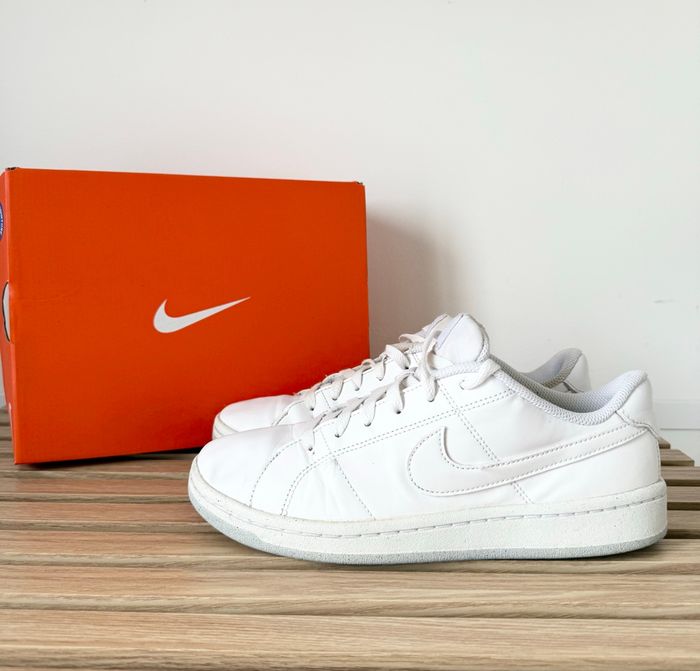 Baskets Sneakers Nike - Blanches - Pointure  39 - Excellent état - photo numéro 3