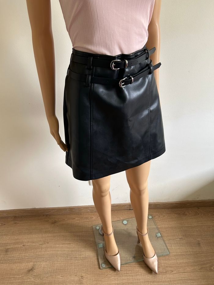 Jupe noire en simili cuir Morgan taille 42 comme neuve - photo numéro 2