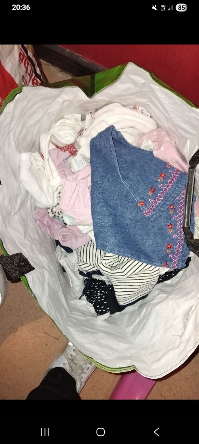 Vend trois sac d'affaires bébé fille 1/3 mois. - photo numéro 2