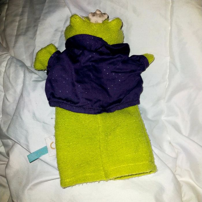 Moulin Roty doudou marionnette collection Il était une fois prince grenouille couronne vert violet - photo numéro 3