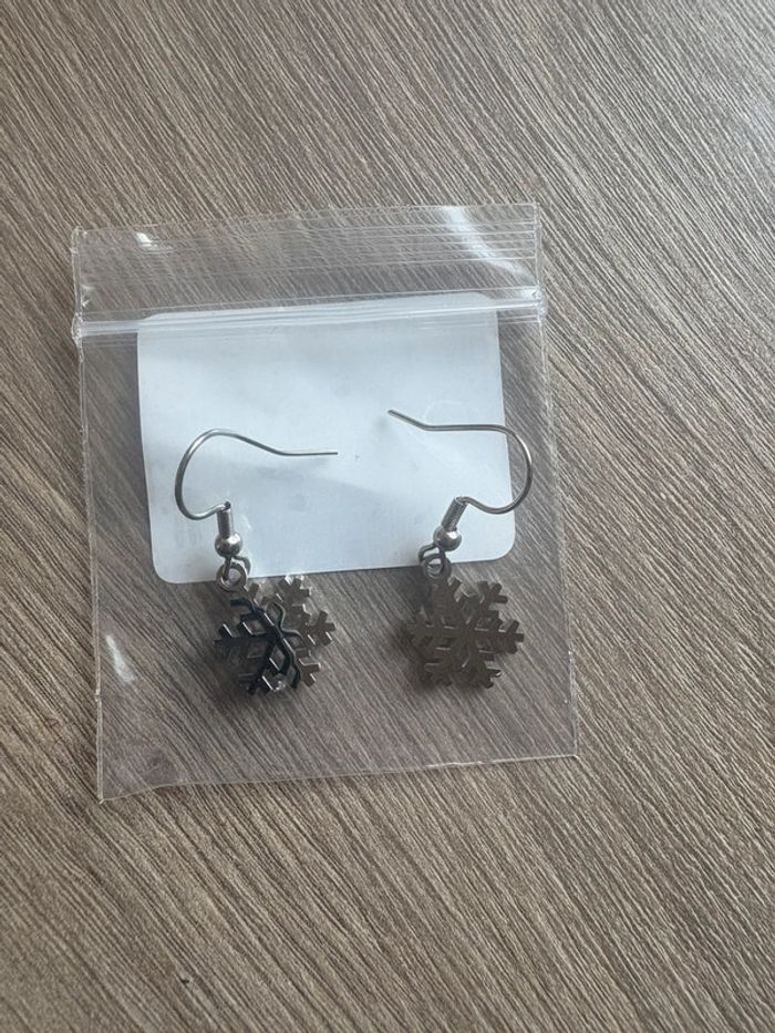 Boucles d’oreille neuf