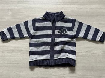 Gilet zippé rayé gris marine « 48 » 6 mois