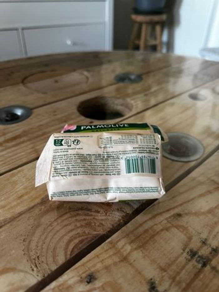 Lot de 2 savons neufs Palmolive (emballage abîmé avec le temps) - photo numéro 3