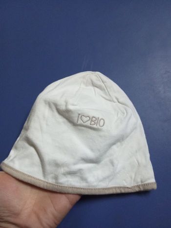 Bonnet blanc motif bébé garçon naissance à 3 mois, été