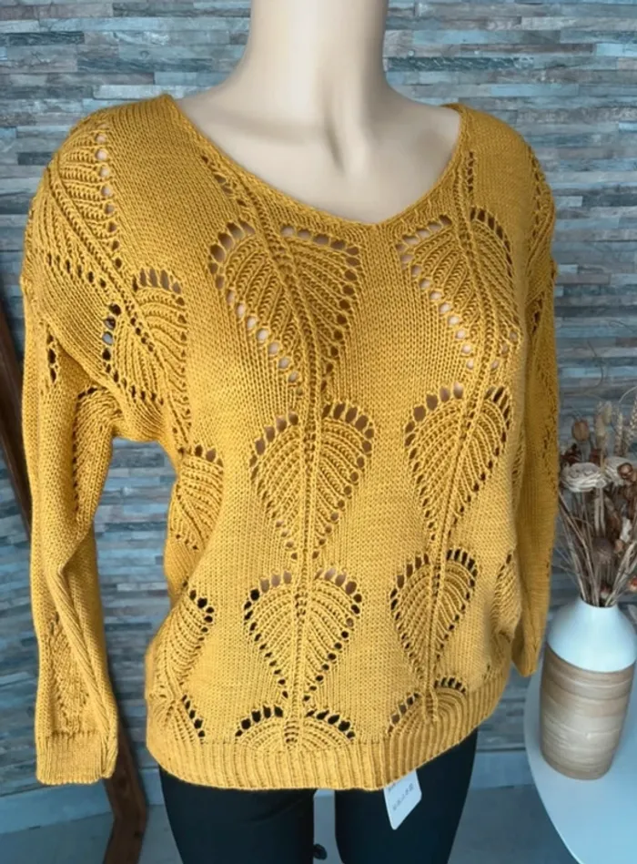 Pull ajouré jaune moutarde tendance - photo numéro 2