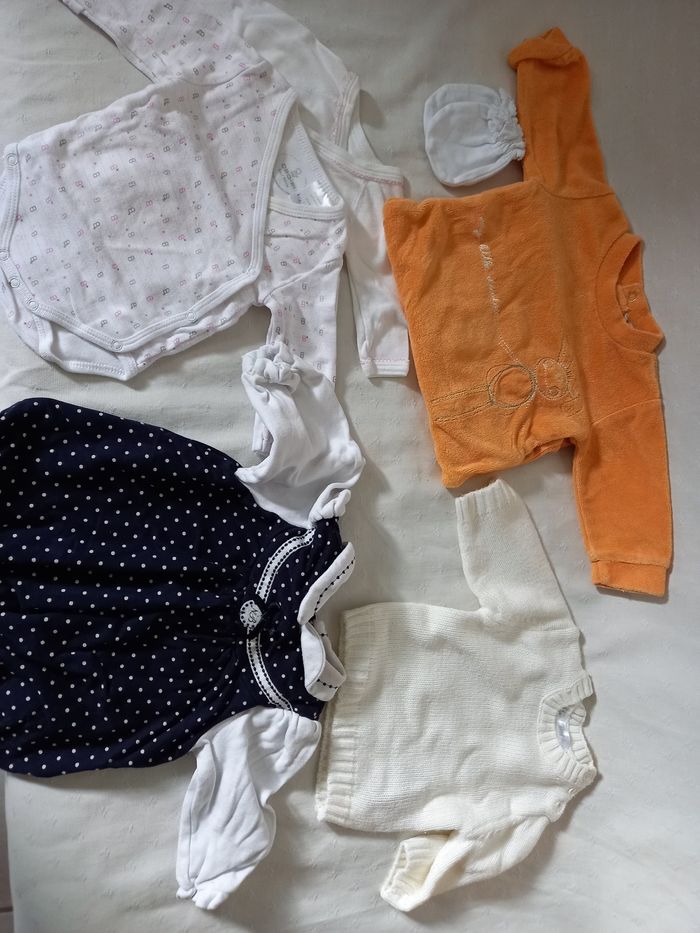 Lot vĂŞtements đź‘§ 1 mois