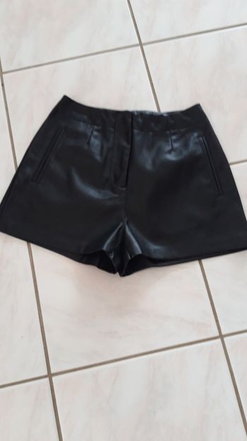 Short simili cuir