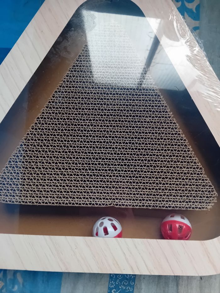 Jeu grattoir pour chat triangle neuf - photo numéro 2