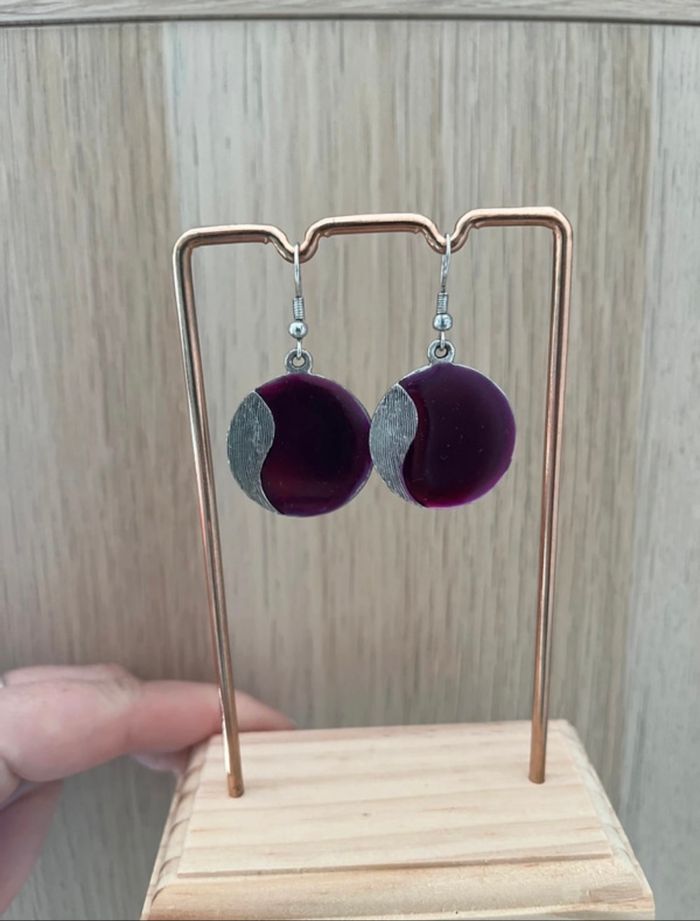 Boucles d'oreilles violettes