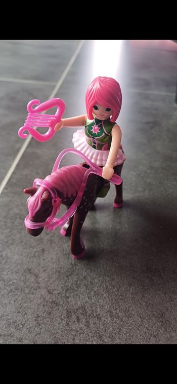 Cavalière rose avec cheval playmobil