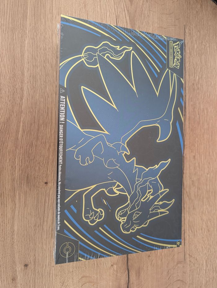 Coffret Pokémon Ultra Premium Dracaufeu – Neuf sous blister - photo numéro 1