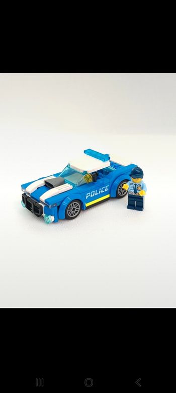 Figurine LEGO City La Voiture de Police 60312
Complet