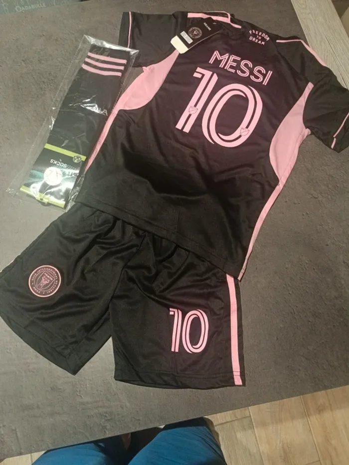 Tenue foot Léo Messi Inter Miami noir/rose t.20