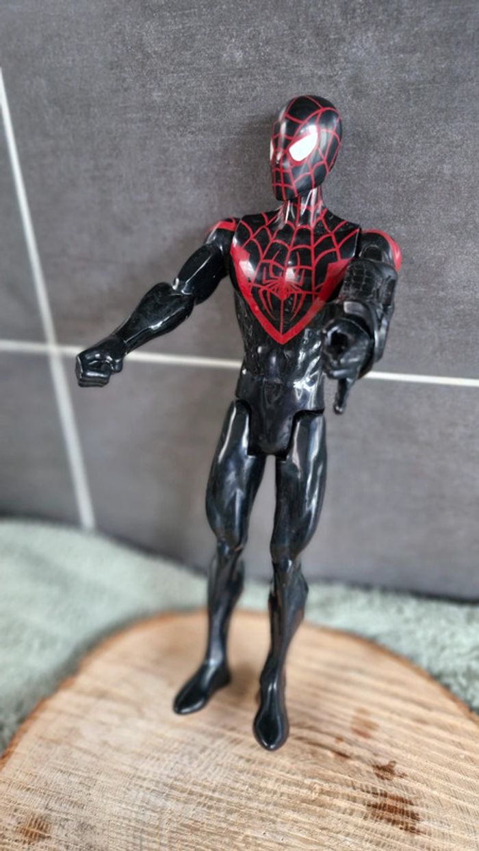 Figurine spiderman noir Marvel