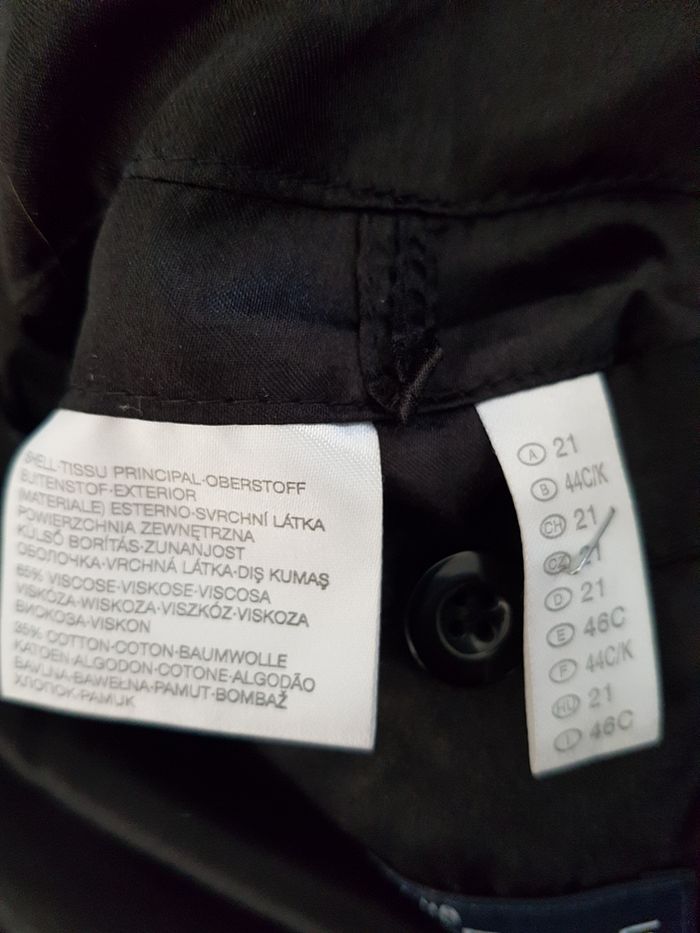 Manteau court noir, aspect fausse fourrure. C&A. Taille XL 44, 56cm aux aisselles, 66cm de haut. - photo numéro 5