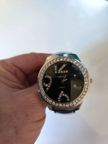 Montre femme 
Il faut remettre une pile