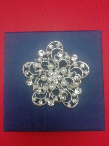 Broche perles strass