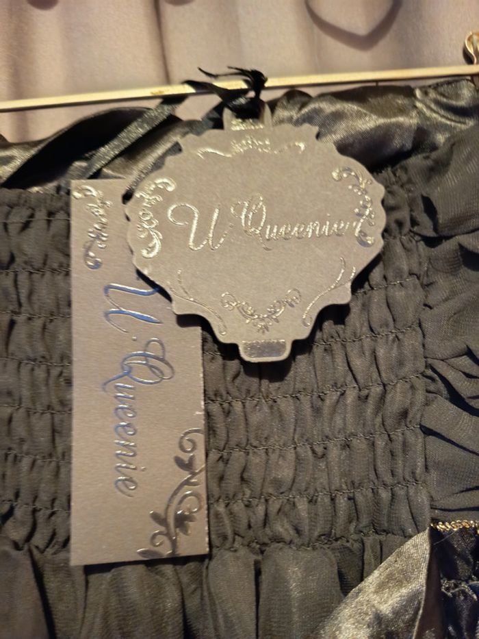 Robe de soirée noire, demi bustier une bretelle épaule gauche satin filet or. Marque U Queenie - photo numéro 7