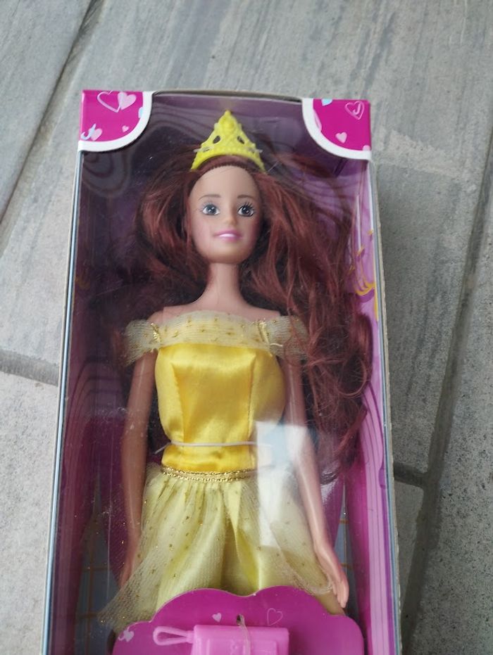 Poupées Jenny Princesse Robe Jaune - photo numéro 3