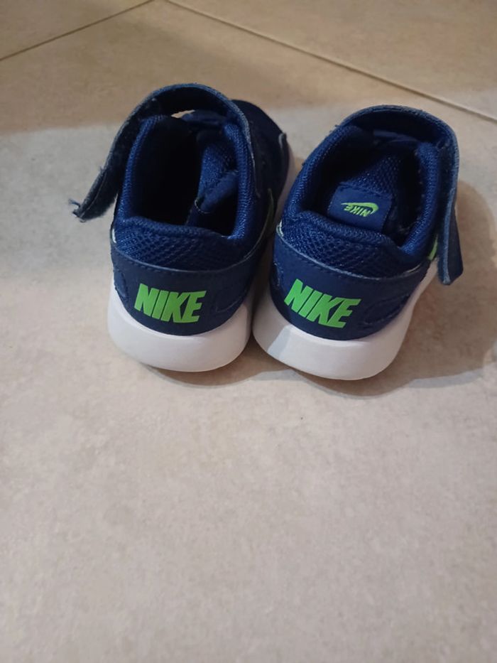 Baskets Nike 22 - photo numéro 2