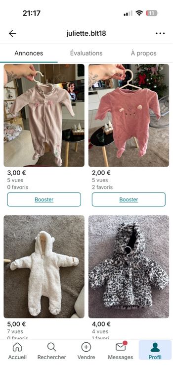 Lot  32 habits bébé