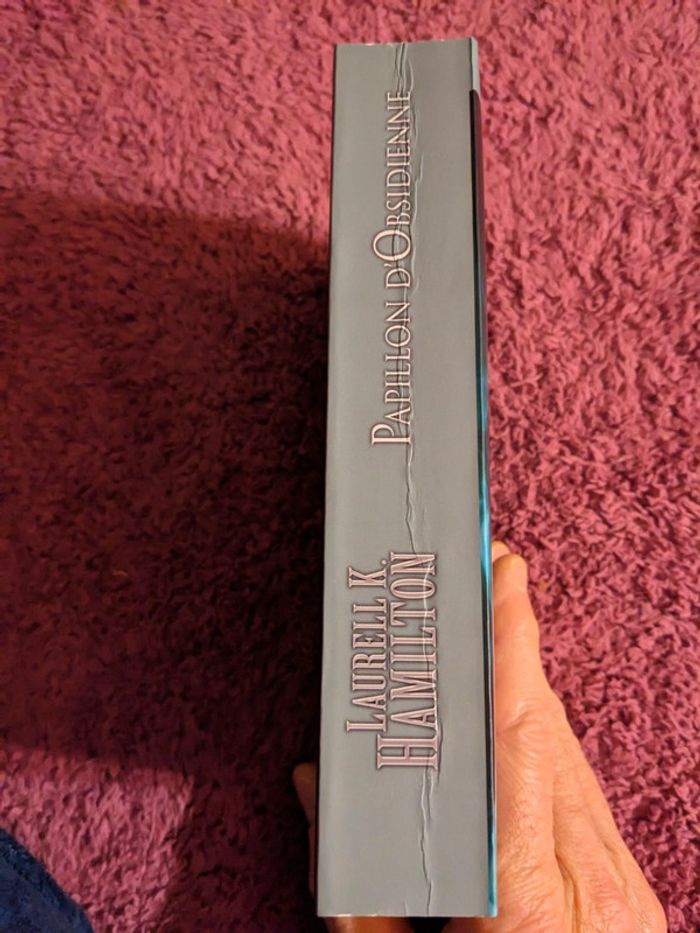 Papillon d'obsidienne de Laurell K. Hamilton - photo numéro 3