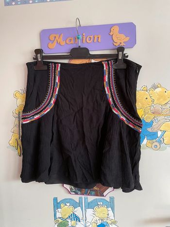 Jupe noire à motifs, taille 36, marque Etam.