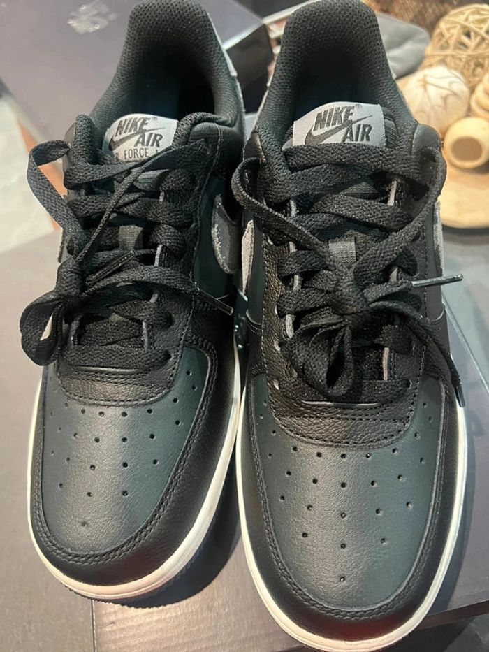 Nike Air Force 1 Noires & Grises - Taille 40 - photo numéro 5