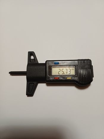 Jauge de profondeur numérique ju