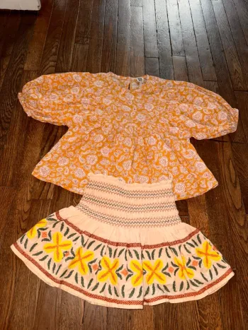 Blouse la redoute 6 ans et jupe-short Zara 7 ans (taille plus un 6 ans )