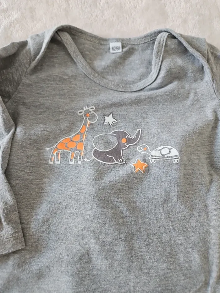 Jogging Tee-shirt 6 mois sans marque - photo numéro 2