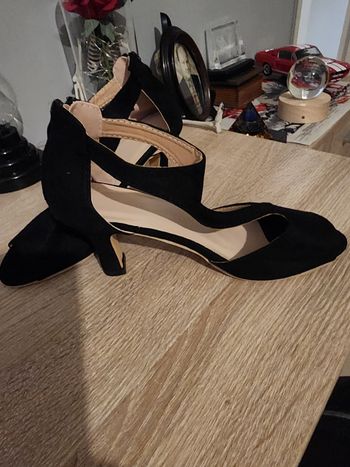 Chaussures découpées