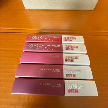 Lot de 5 gloss Maybelline, super Stay déjà utilisé mais très peu