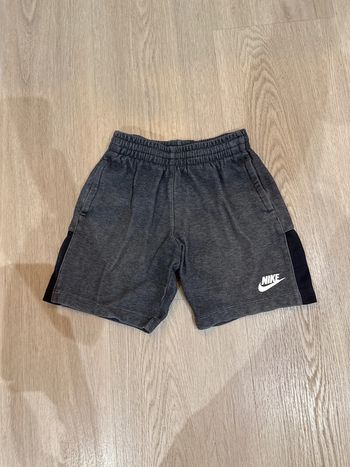 Short Nike garçon 6/7 ans