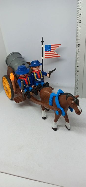 Convoi de nordistes avec canon playmobil