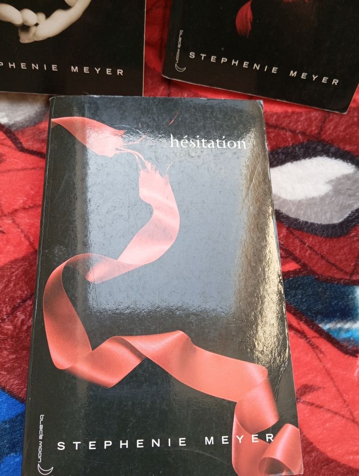 Lot de 3 livres de stephenie Meyer - photo numéro 2