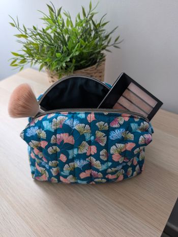 Trousse matelassée pour maquillage etc