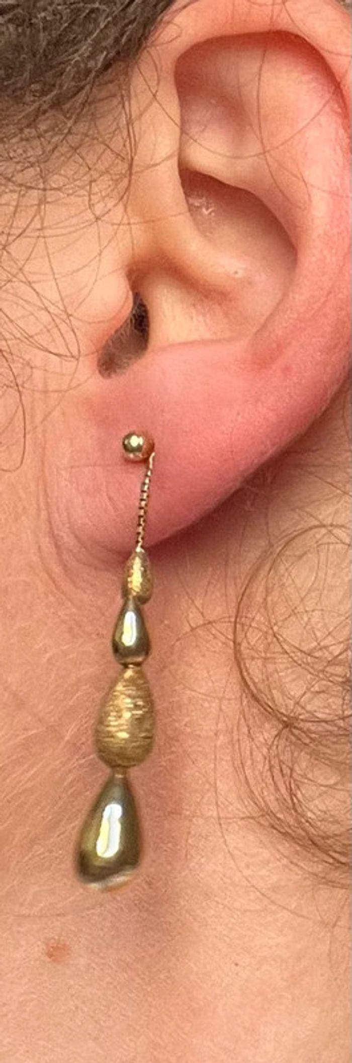 Belle paire de boucles d’oreilles pendantes «gouttes » en or 18 carats femme TBE - photo numéro 5