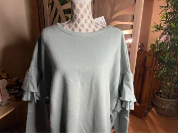 Pull sweat oversize neuf avec étiquette H&M vert manches volantées satin taille XL chaud