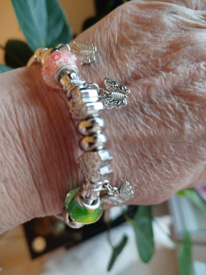 Bracelet breloques papillons Neuf - photo numéro 3