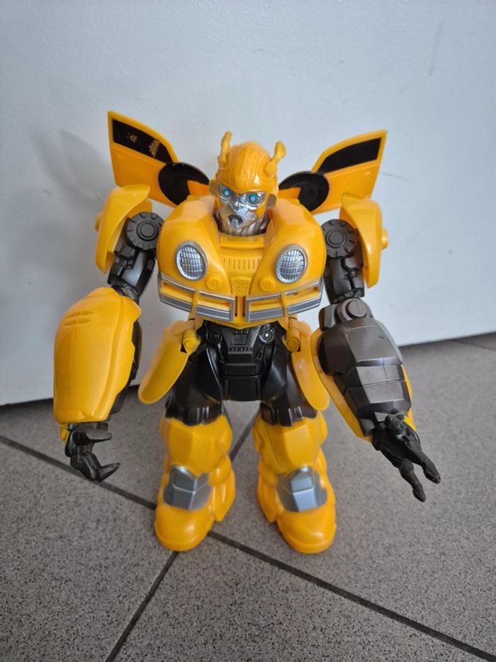 Figurine bumblebee