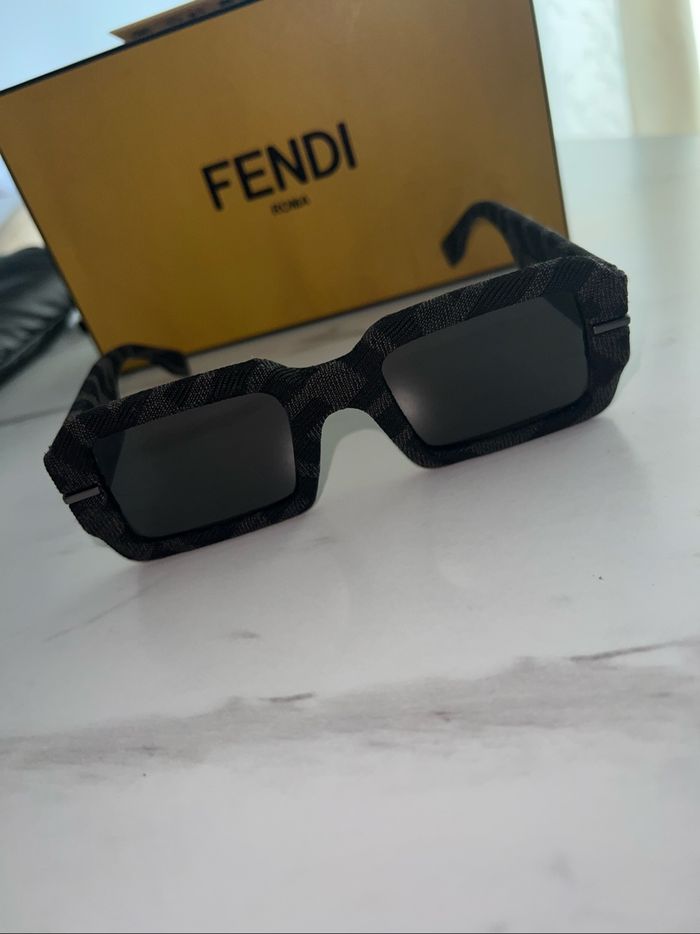 Lunette fendi - photo numéro 3
