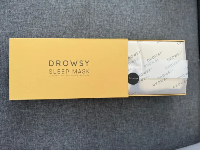 Masque de sommeil en soie Drowsy « L’amour Gold » - photo numéro 2