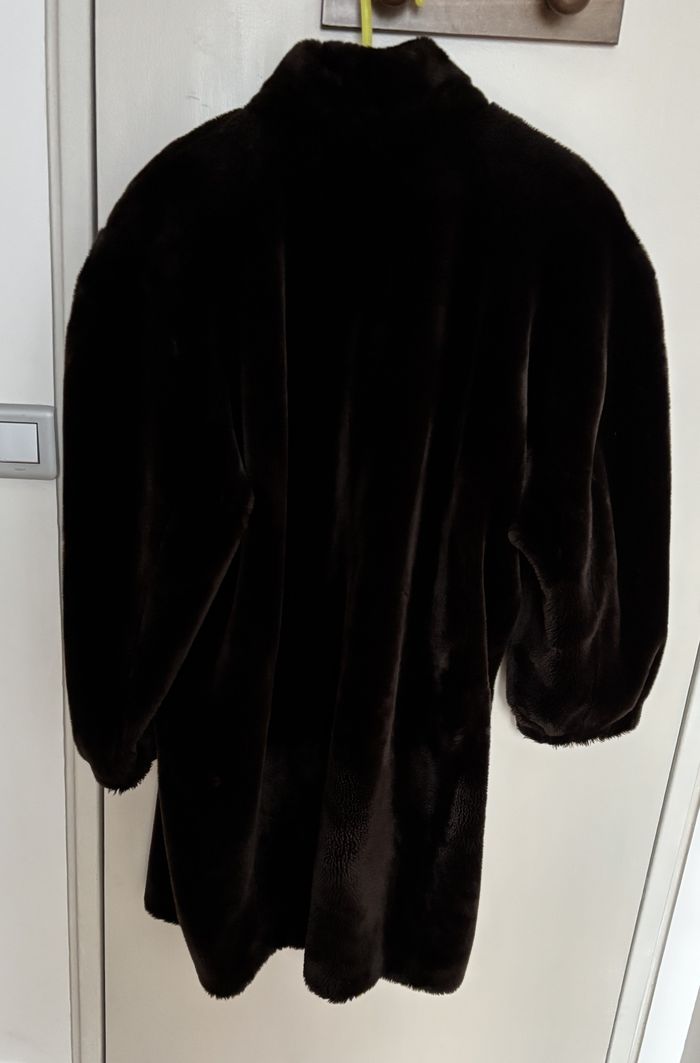 MANTEAU FAUSSE FOURRURE - photo numéro 2