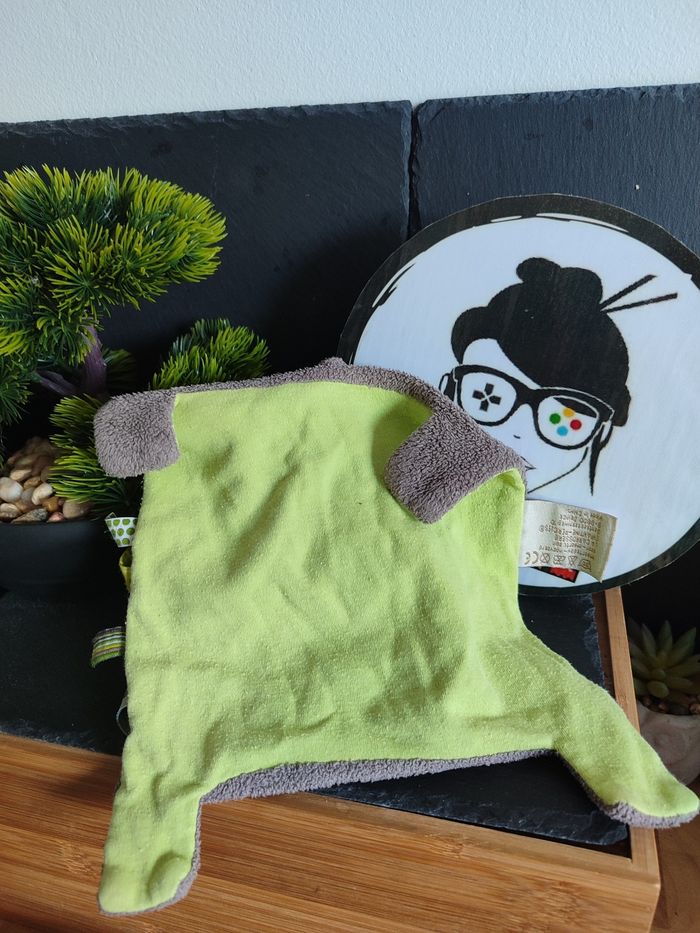 Doudou plat éléphant marron vert Périclès Design  gris carreaux DD003488 - photo numéro 2