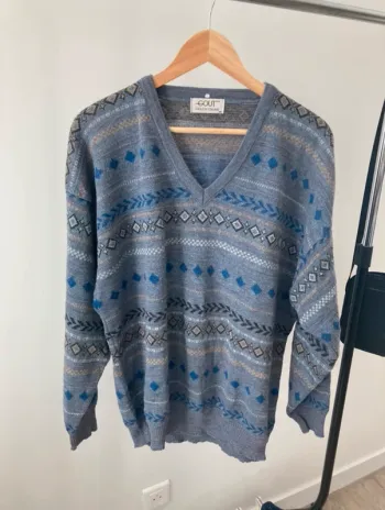 Pull vintage col en V
