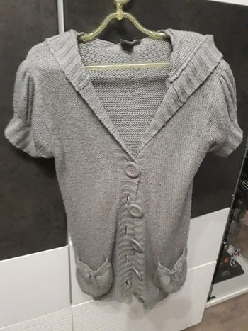 Gilet long manches courtes à capuche