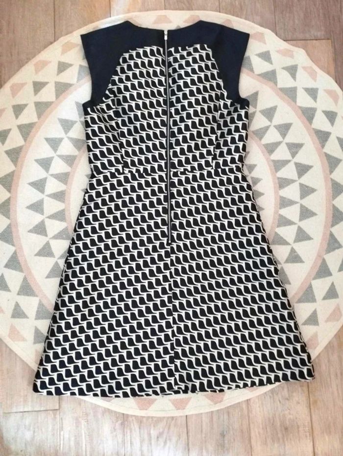 Robe soie - Tara Jarmon - Graphique noir écru - 38 - Parfait état - photo numéro 9